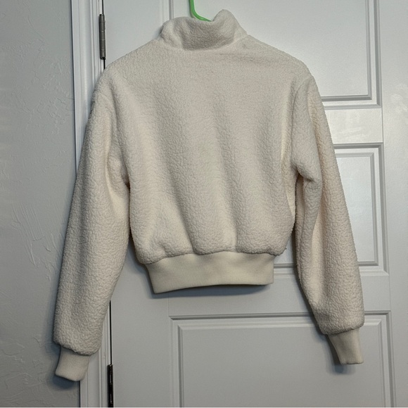 alo yoga micro sherpa destiny jacket in ivory - Picture 5 of 6